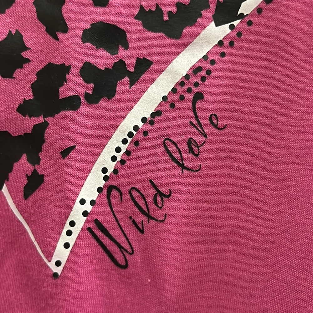 Fun t-shirt with leopard heart image 🐆 - Picture 3 of 7